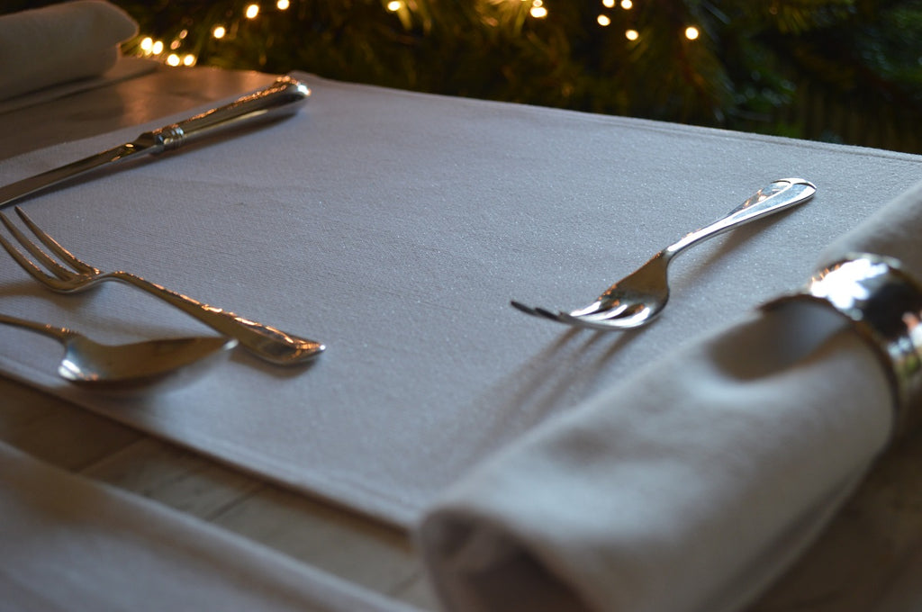 Sparkle Placemats in Cream/Gold